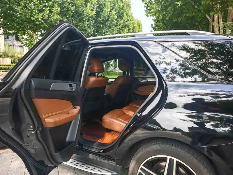 Vehicle photo 11