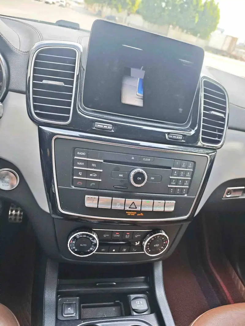 Vehicle photo 14