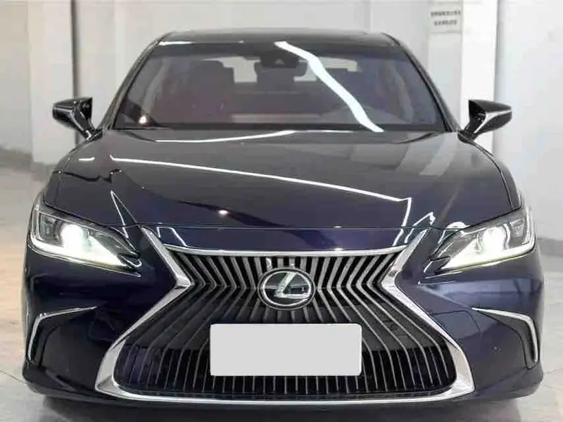 Vehicle photo 2