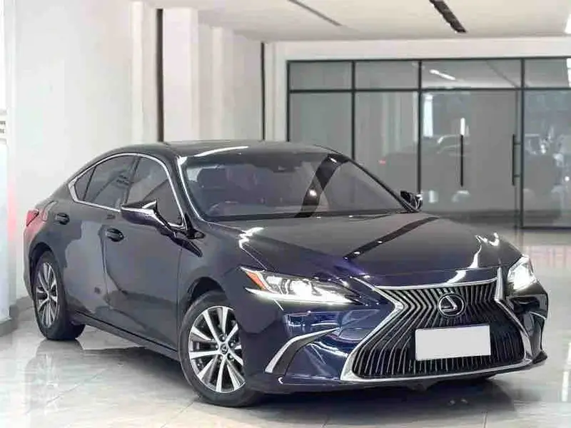 Vehicle photo 3