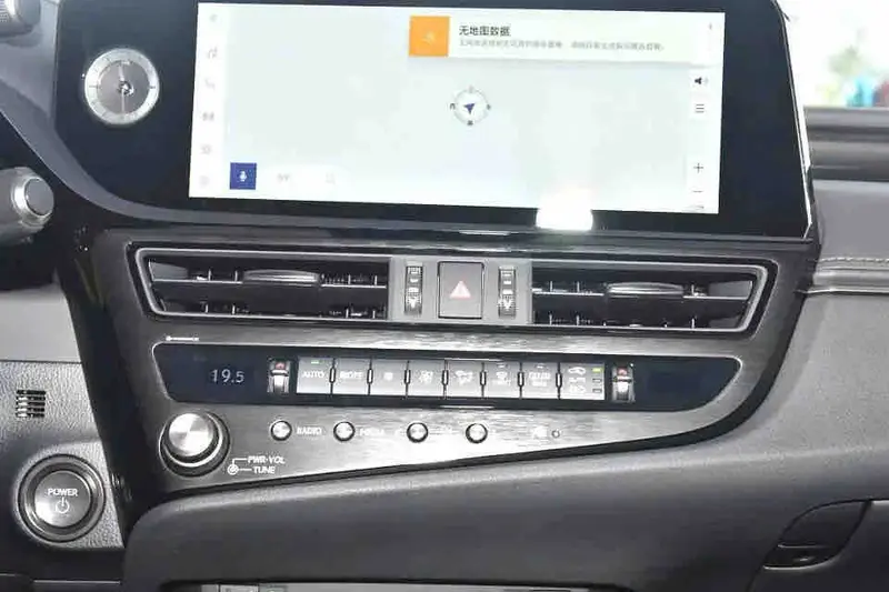 Vehicle photo 8