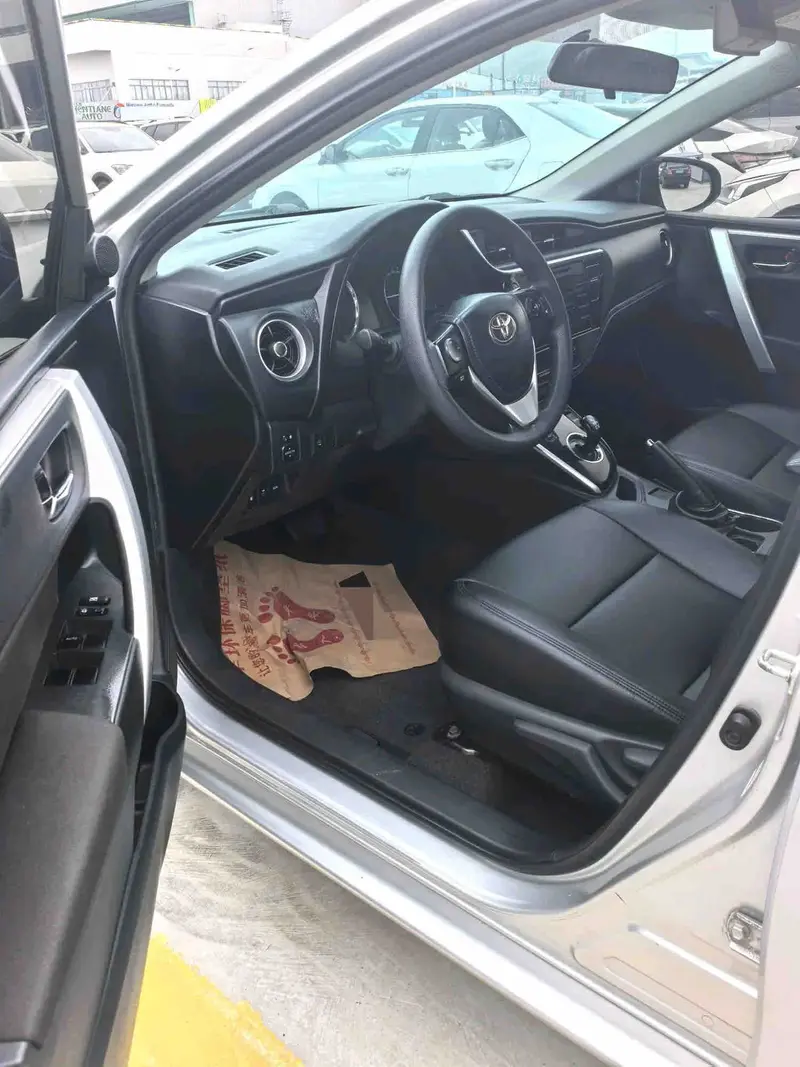 Vehicle photo 5