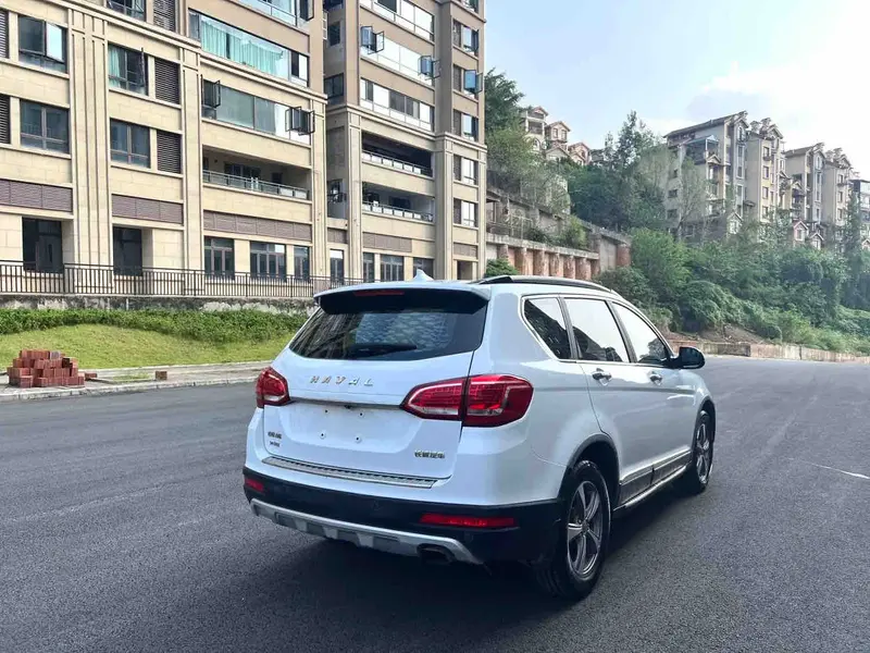 Vehicle photo 4