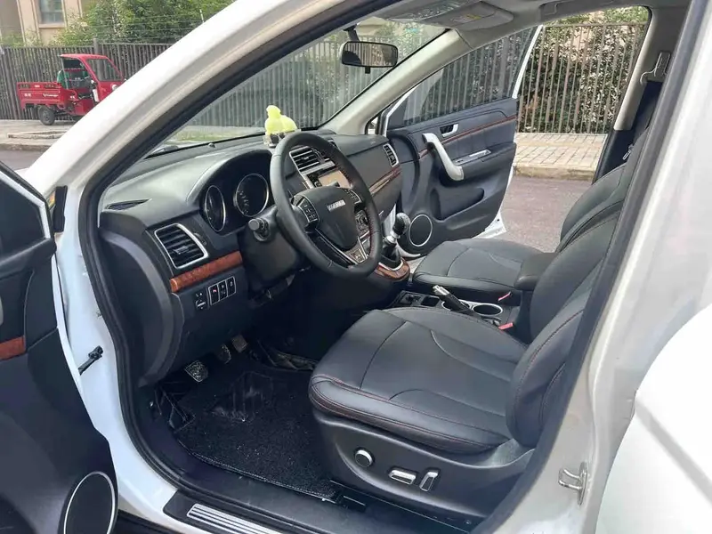 Vehicle photo 5