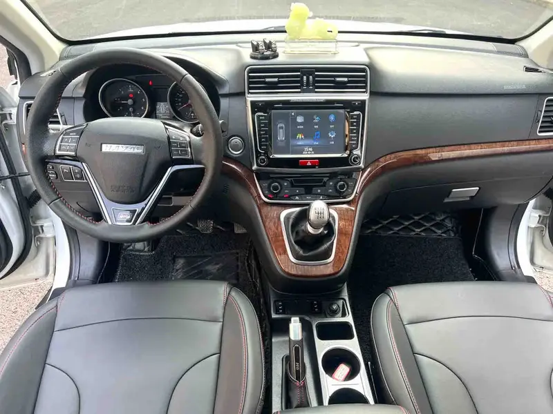 Vehicle photo 7