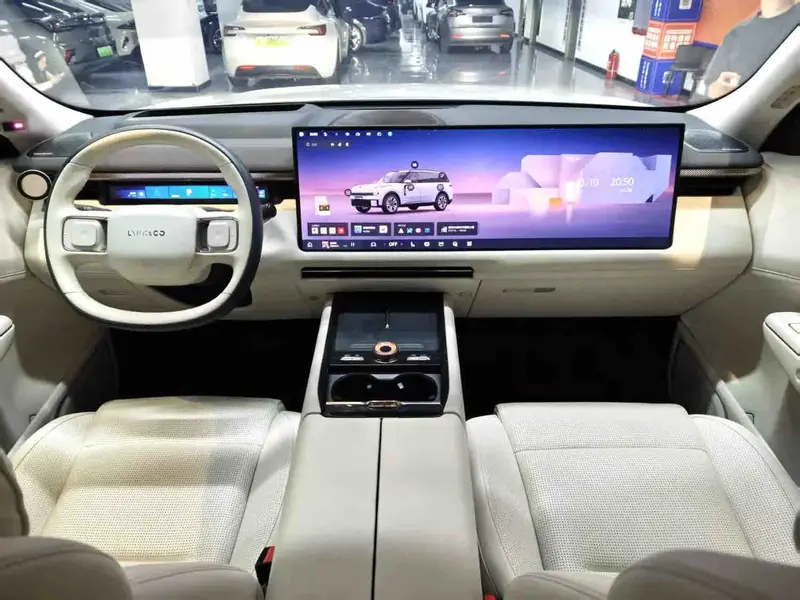 Vehicle photo 4