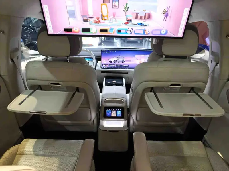 Vehicle photo 5