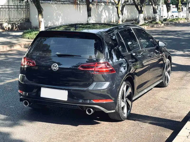 Vehicle photo 5