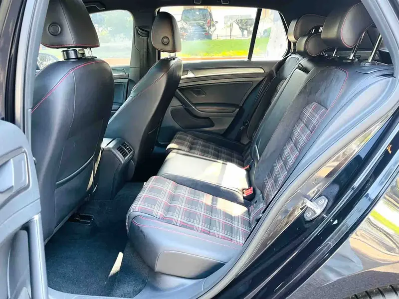 Vehicle photo 10
