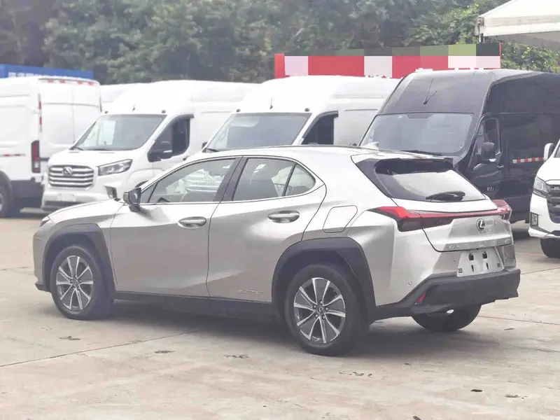 Vehicle photo 4