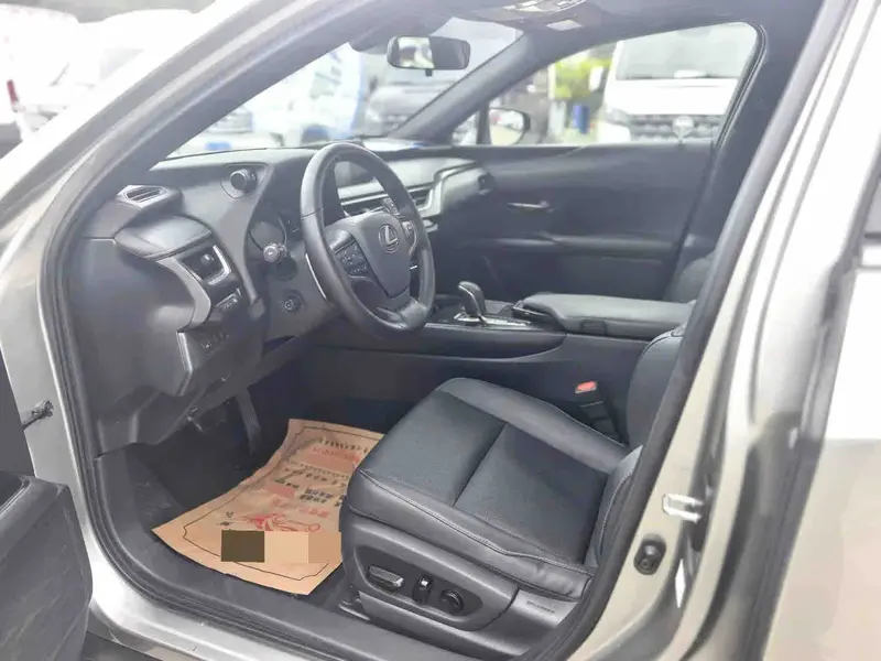 Vehicle photo 7