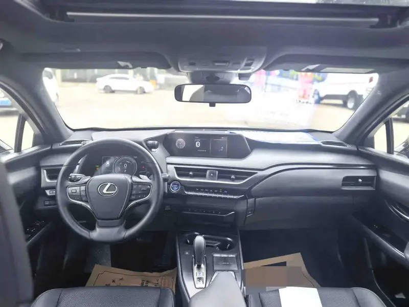 Vehicle photo 8