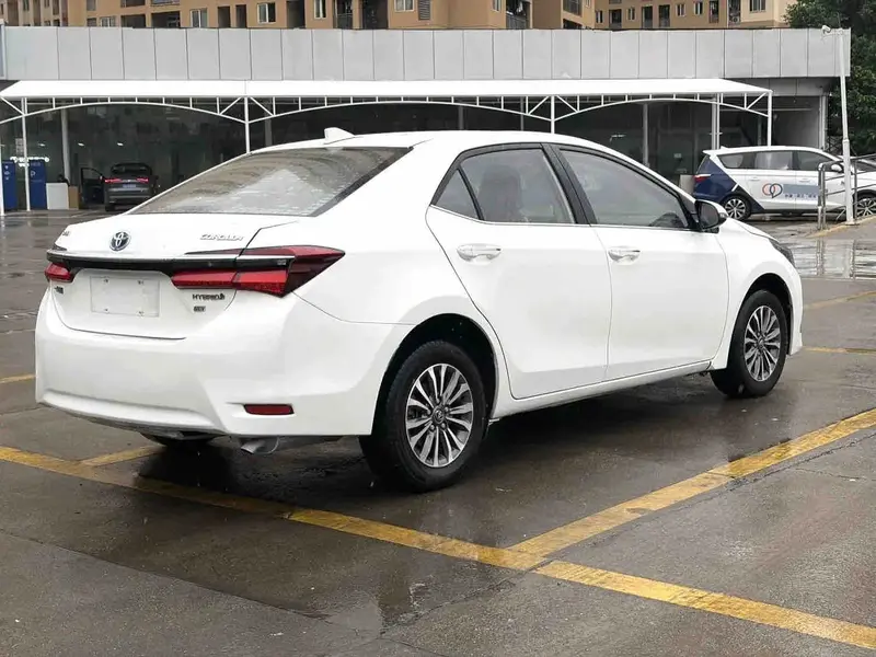 Vehicle photo 4