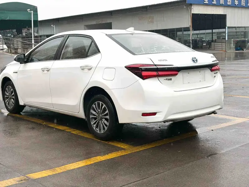 Vehicle photo 6