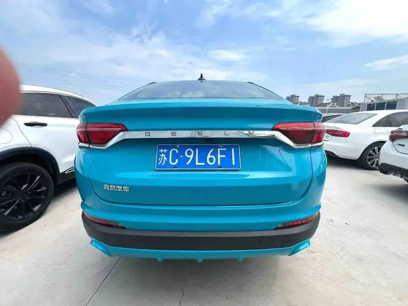 Vehicle photo 5