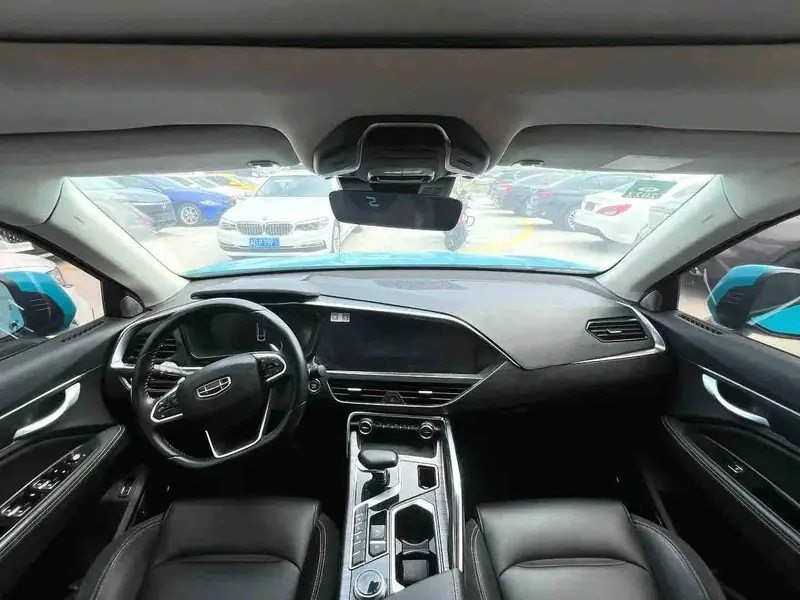 Vehicle photo 7