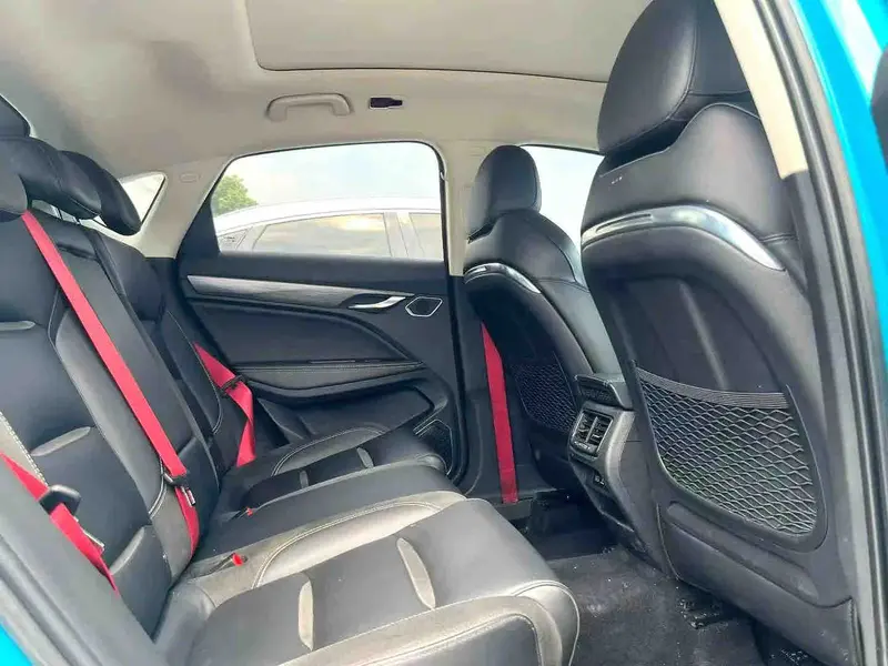 Vehicle photo 9
