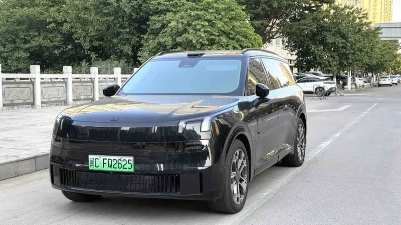 2025 Lynk & Co 900 1.5T PHEV AWD Ultra
