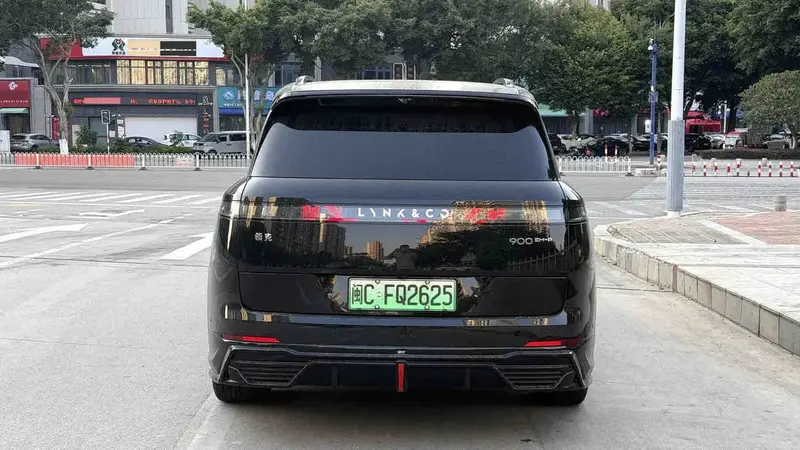 Vehicle photo 5
