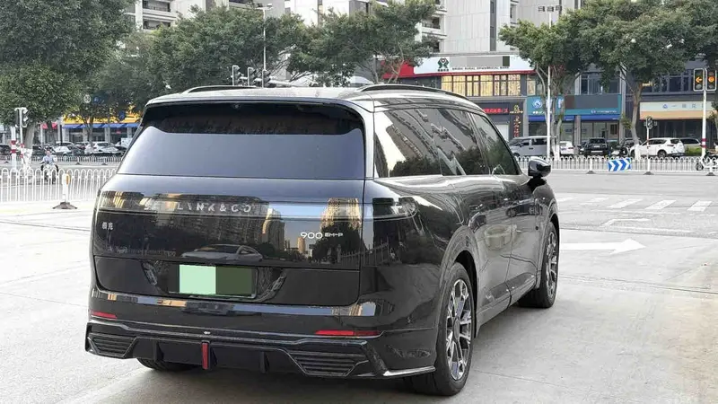 Vehicle photo 6