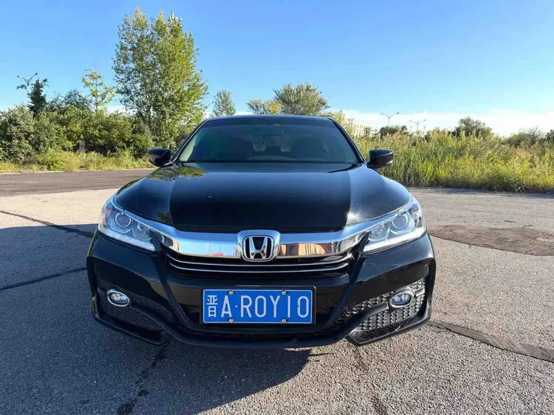Vehicle photo 2