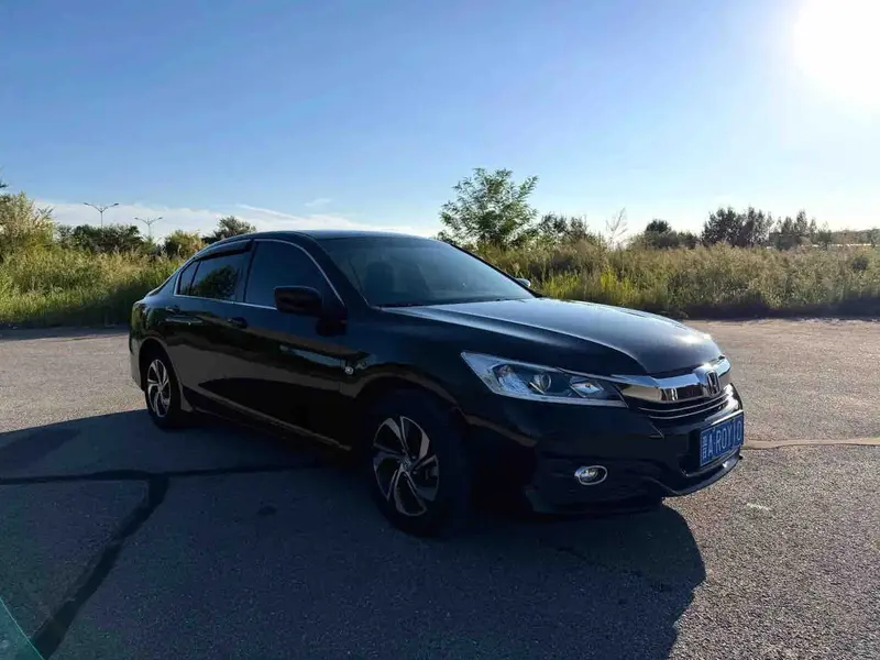 Vehicle photo 3
