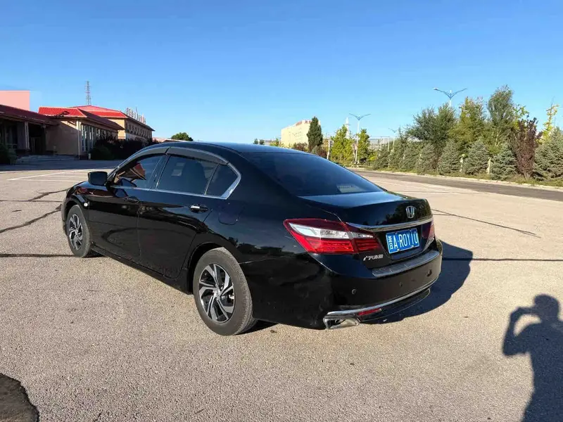 Vehicle photo 4