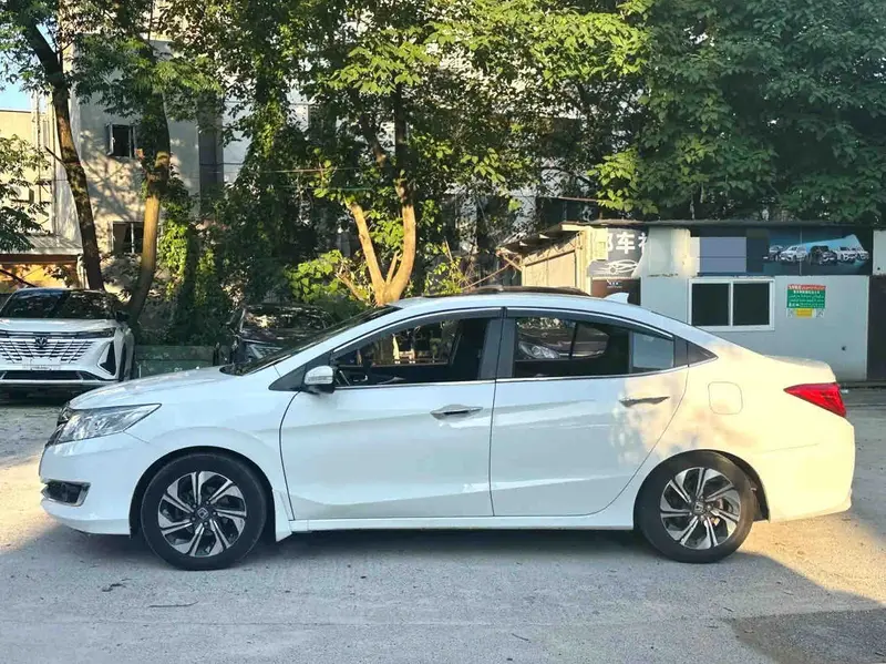 Vehicle photo 4