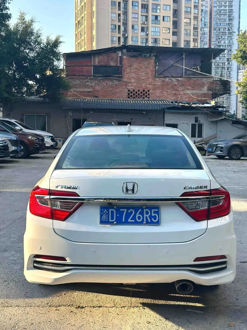 Vehicle photo 6