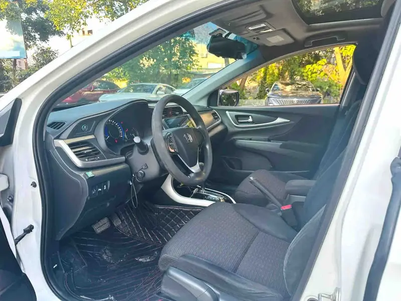 Vehicle photo 8
