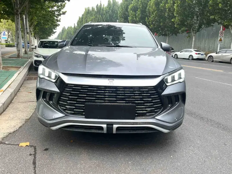 Vehicle photo 2