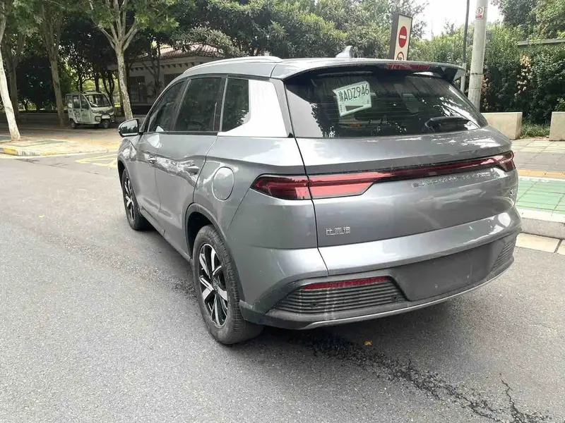 Vehicle photo 3
