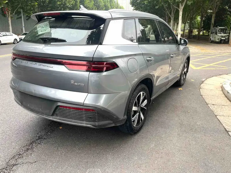 Vehicle photo 4