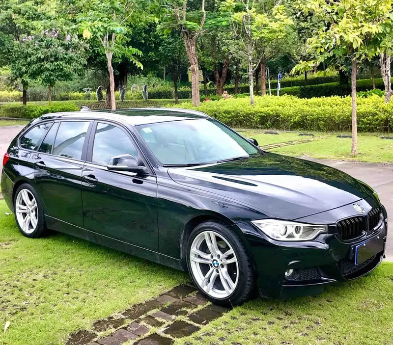 Vehicle photo 3