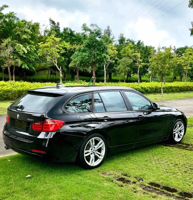 Vehicle photo 5