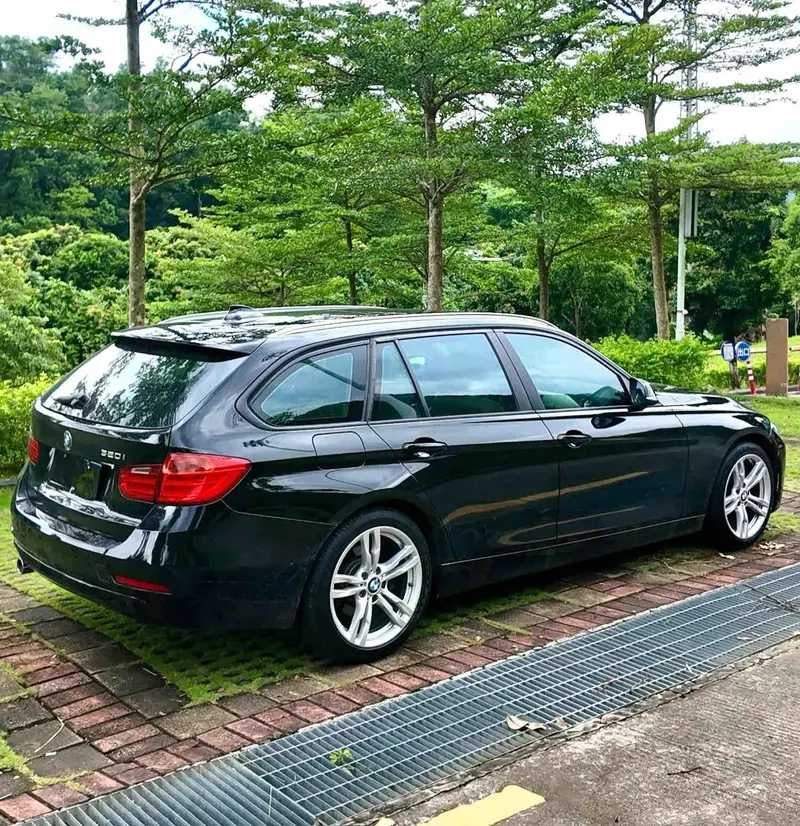 Vehicle photo 7