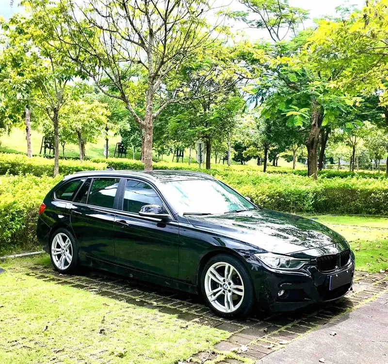 Vehicle photo 9