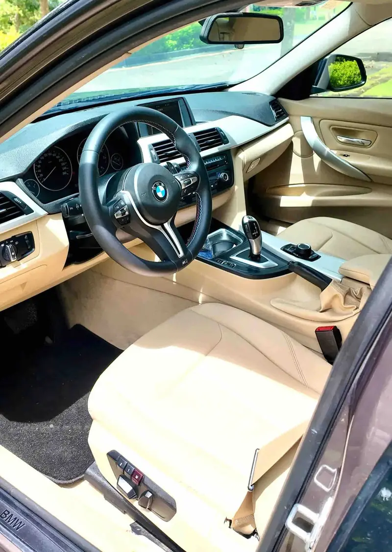 Vehicle photo 15
