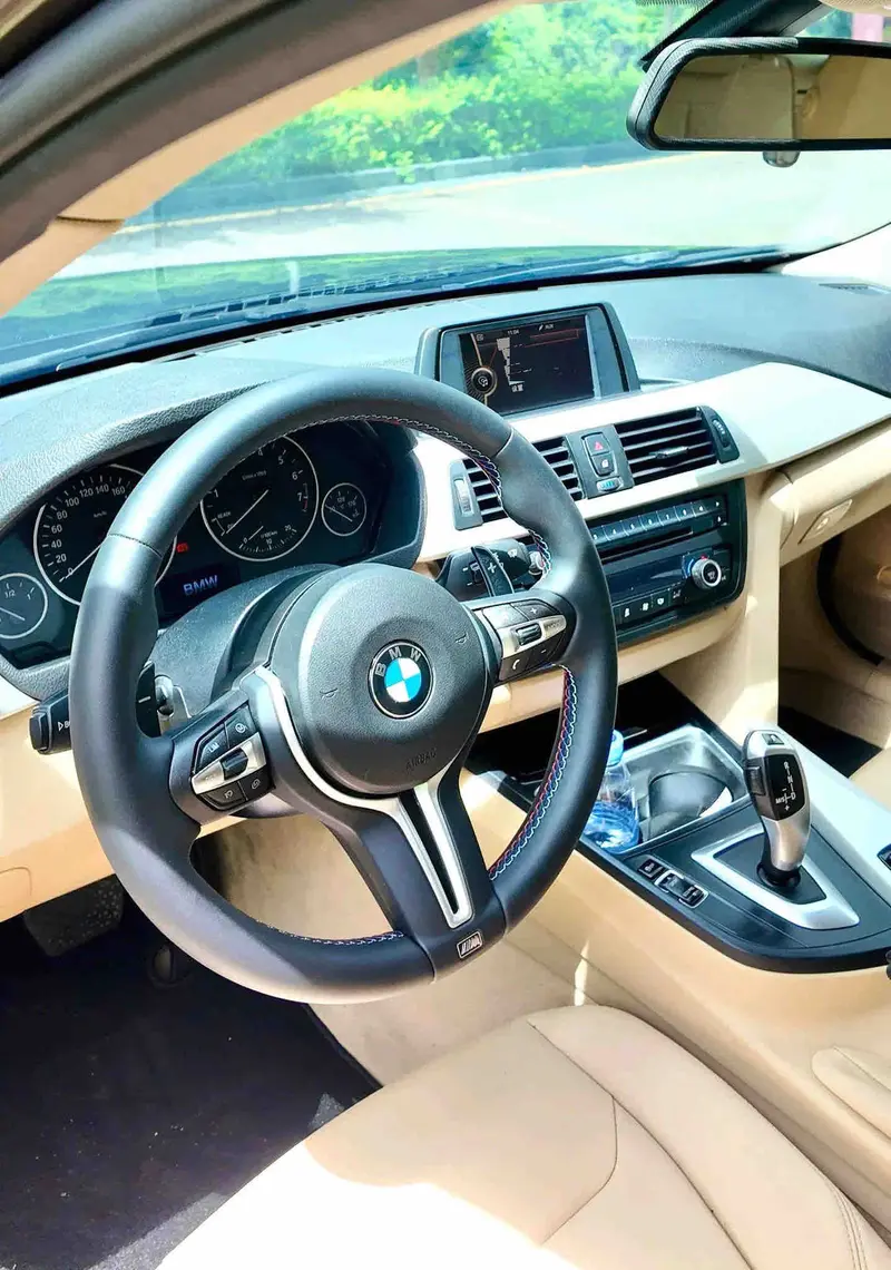 Vehicle photo 16