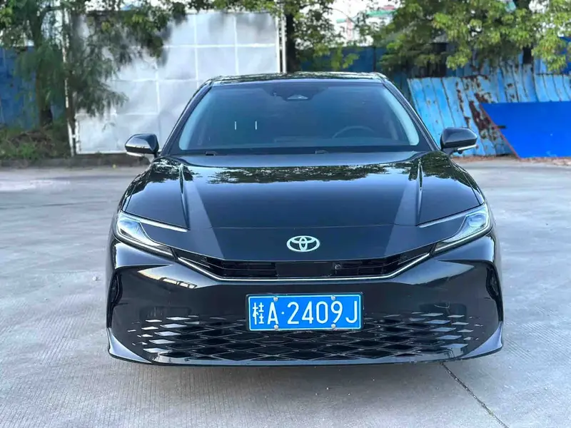 Vehicle photo 2