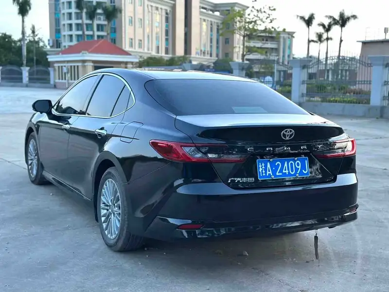 Vehicle photo 4