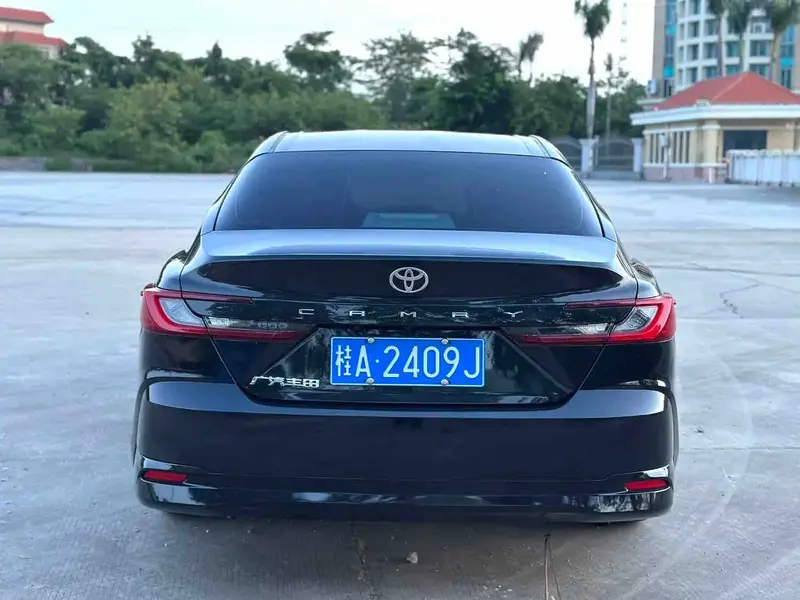 Vehicle photo 5