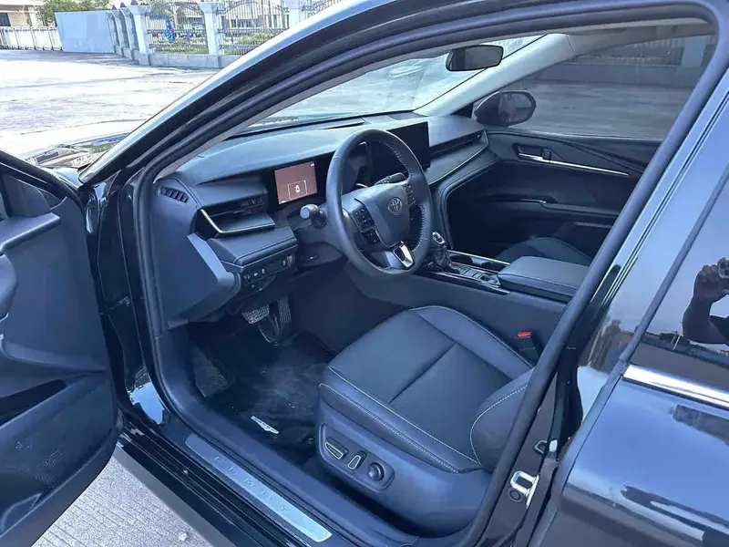 Vehicle photo 8