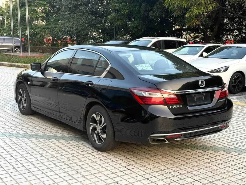 Vehicle photo 4