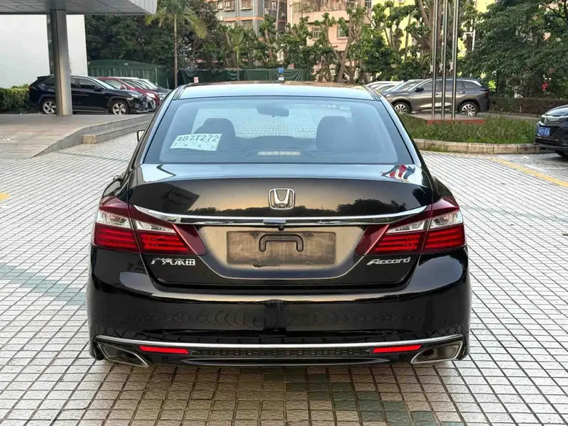 Vehicle photo 5