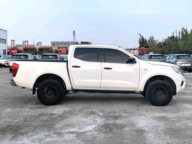 Vehicle photo 5