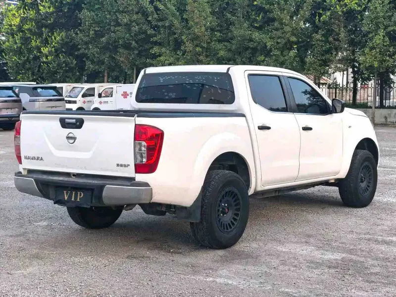 Vehicle photo 6