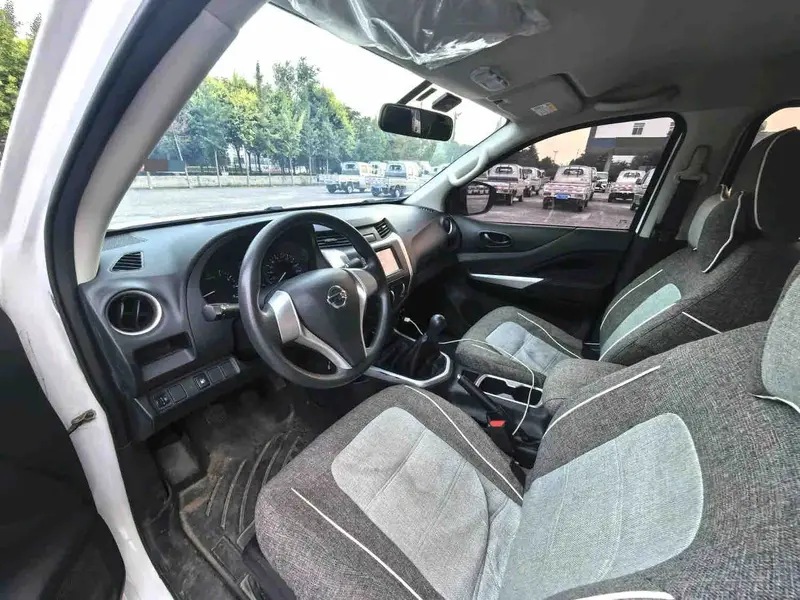 Vehicle photo 8
