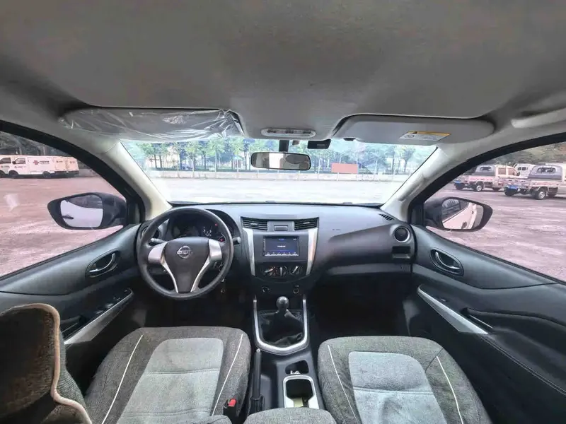 Vehicle photo 9