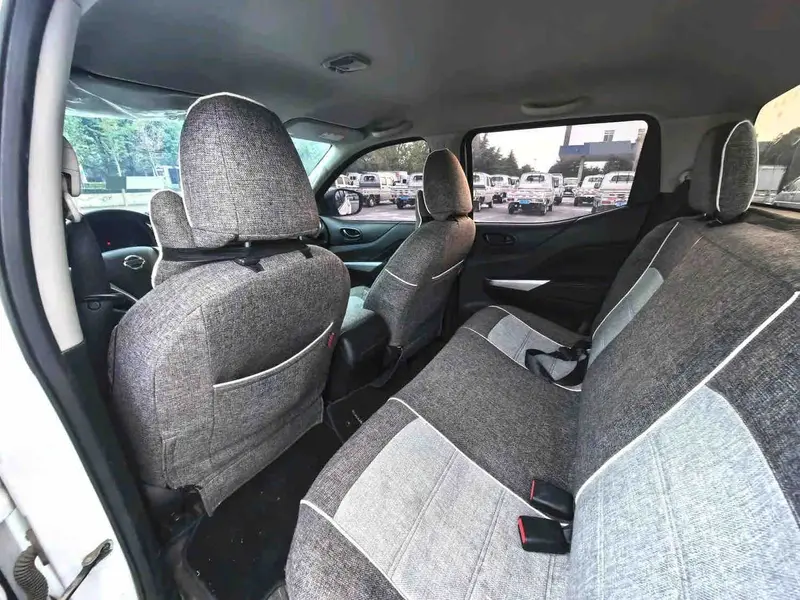Vehicle photo 10
